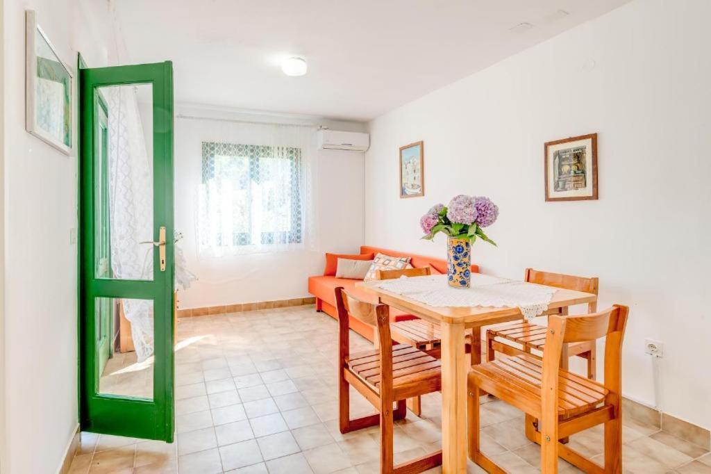 Povlja Bungalows Eksteriør billede